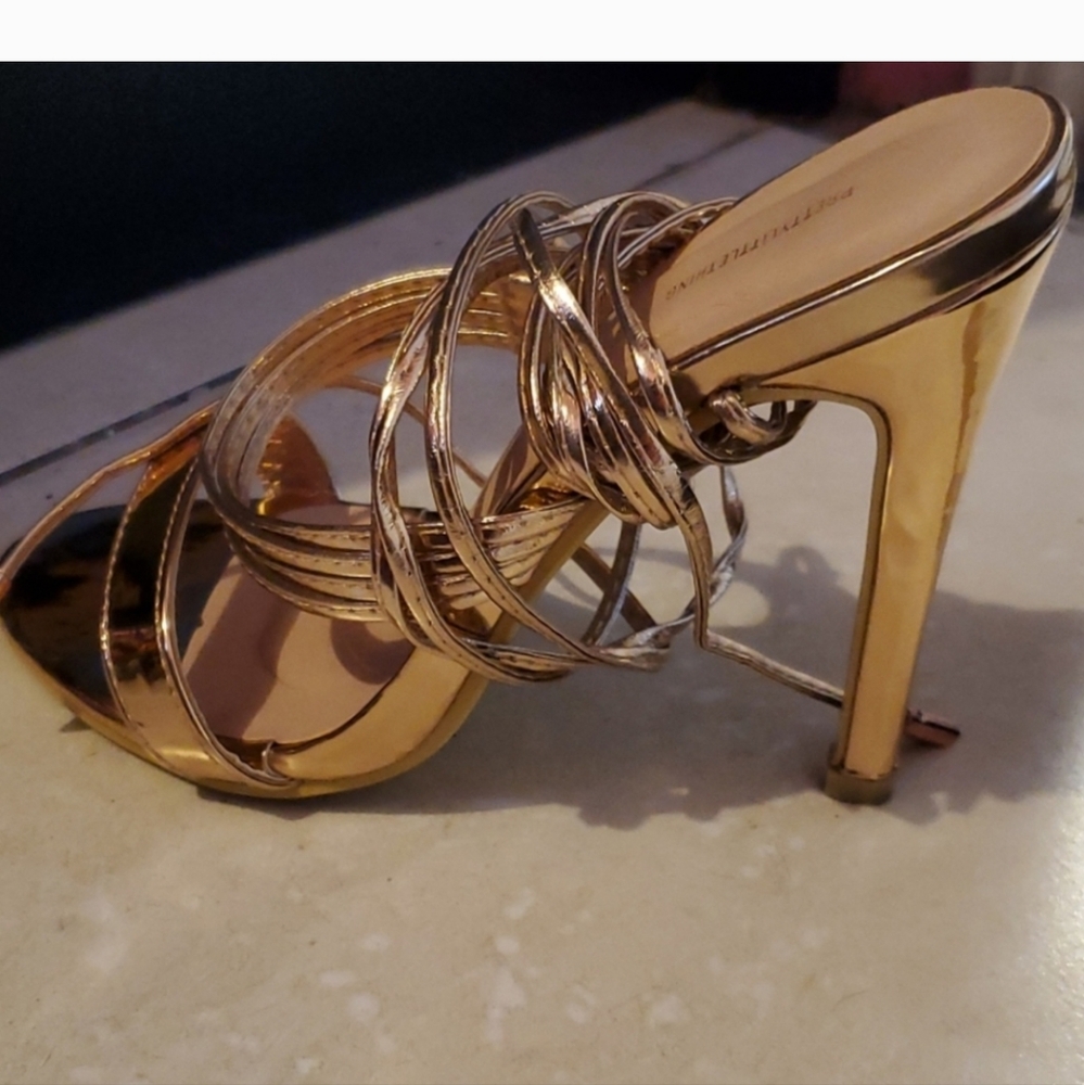 Pretty Little Thing Rose Gold Strap Around Leg Sandals Sz 7
